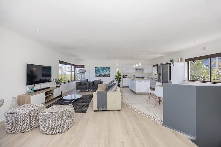 3 Bedroom Property for Sale in Beachfront Western Cape